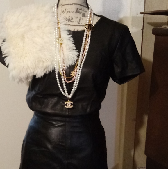 NWOT Branded necklace - Picture 3 of 5